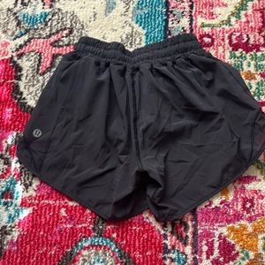Lululemon black Hotty hot 4in. Very lightly worn Size:0